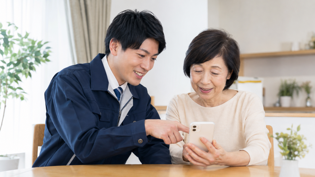 パソコンやスマホの使い方を相談している様子
